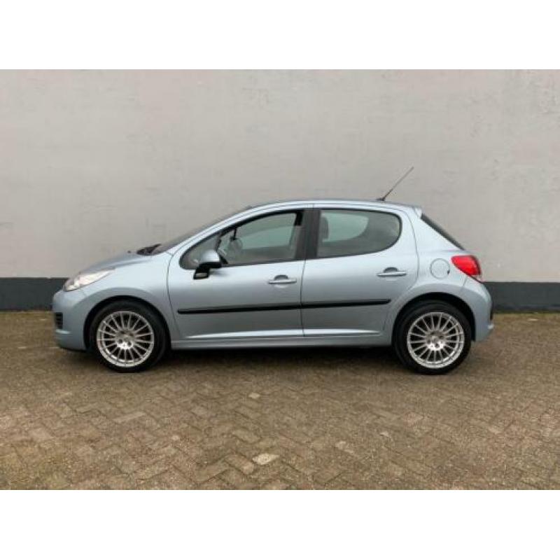 Peugeot 207 1.4 VTi X-Line 5-Deurs