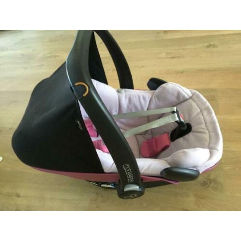 Maxi Cosi Pebble, roze, met bijpassende voetenzak en deken