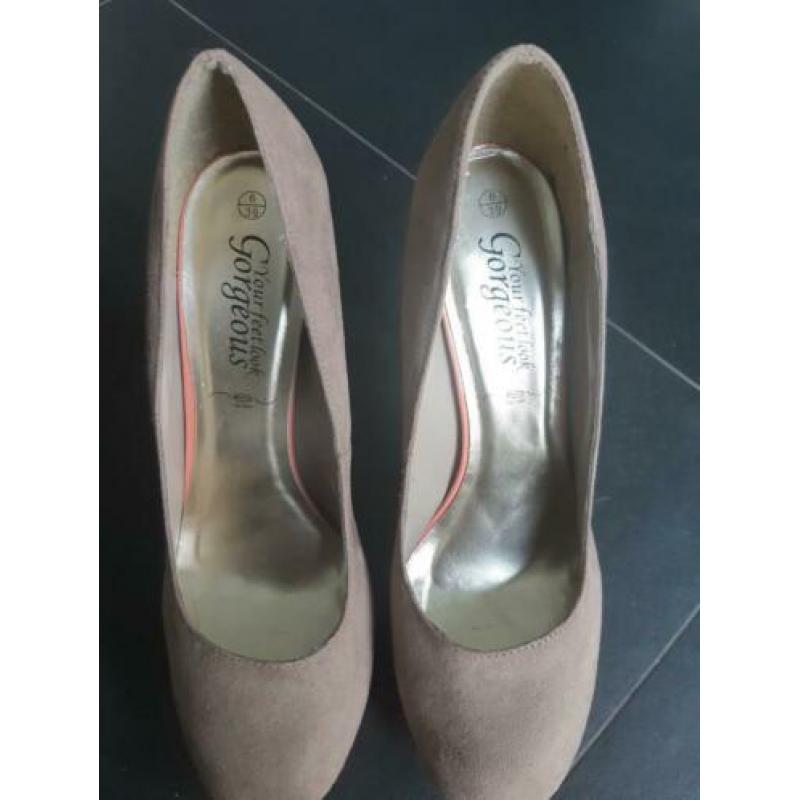 Taupe nude suede plateaupumps plateau pumps maat 39