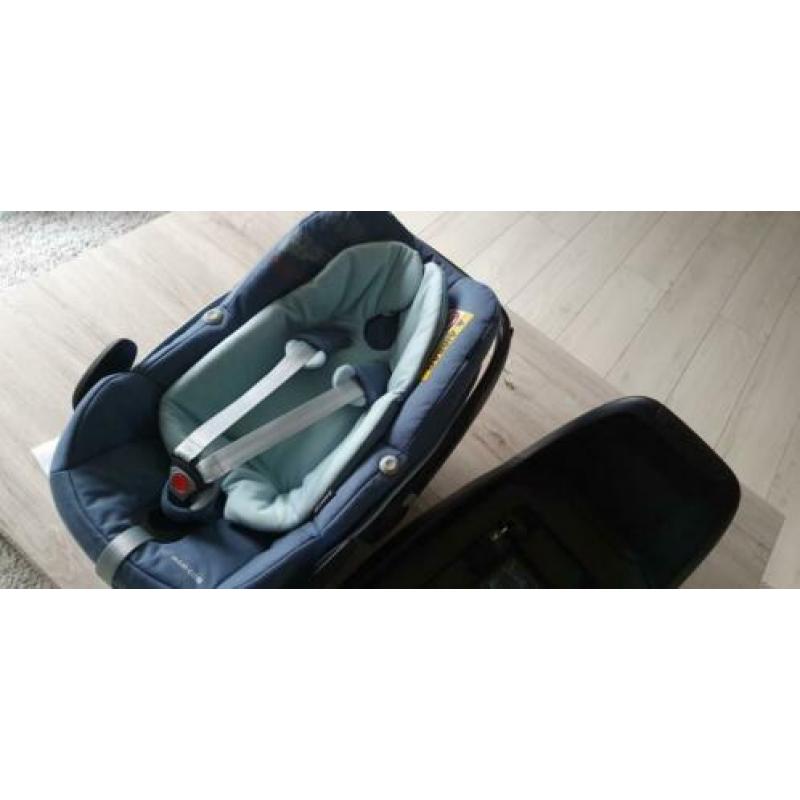 Zeer nette Maxi Cosi Pebble Plus inclusief 2wayfix