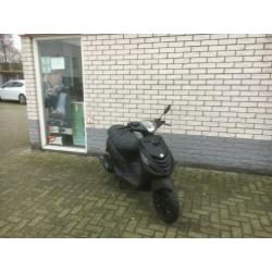 Gave piaggio zip sp 45km brom 4t mat zwart bj2016 4000km
