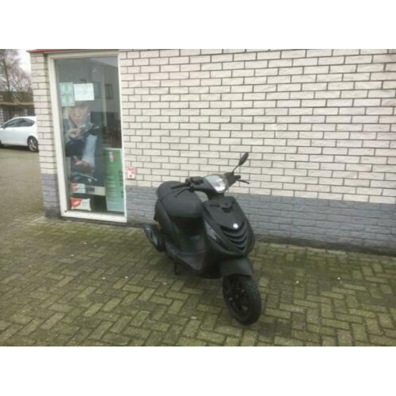 Gave piaggio zip sp 45km brom 4t mat zwart bj2016 4000km