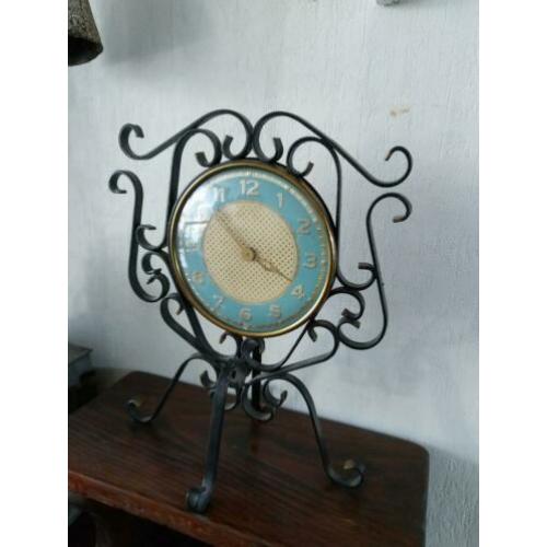 Vintage retro klok(wekker) turquoise op zwart metalen voet
