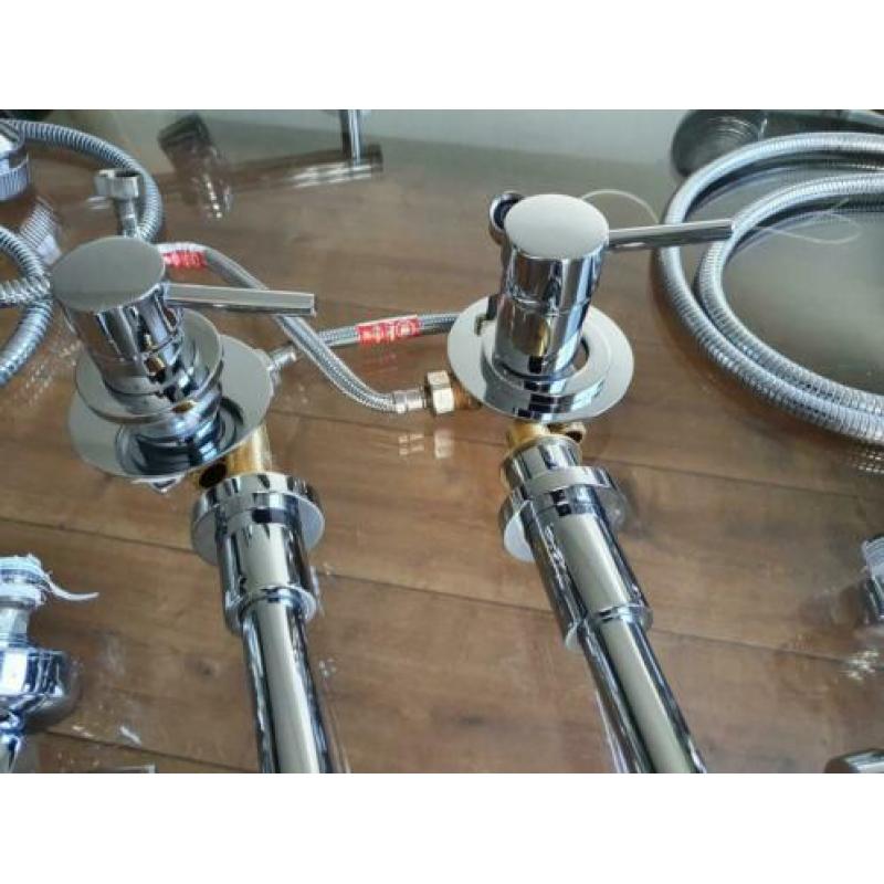 Complete set Rvs Badkamersanitair/Kranen en Disponsels
