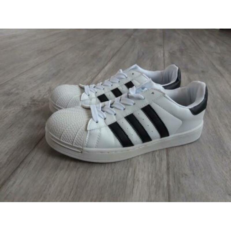 Witte sneakers maat 39 zo goed als nieuw