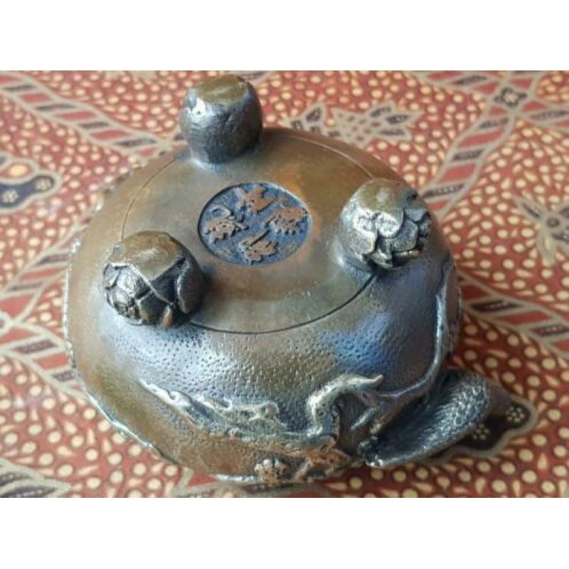 Prachtige oude zware Chinese bronzen koro met vogels 12 cm.