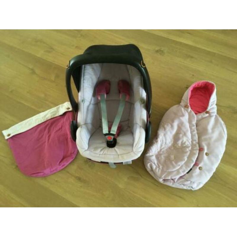 Maxi Cosi Pebble, roze, met bijpassende voetenzak en deken