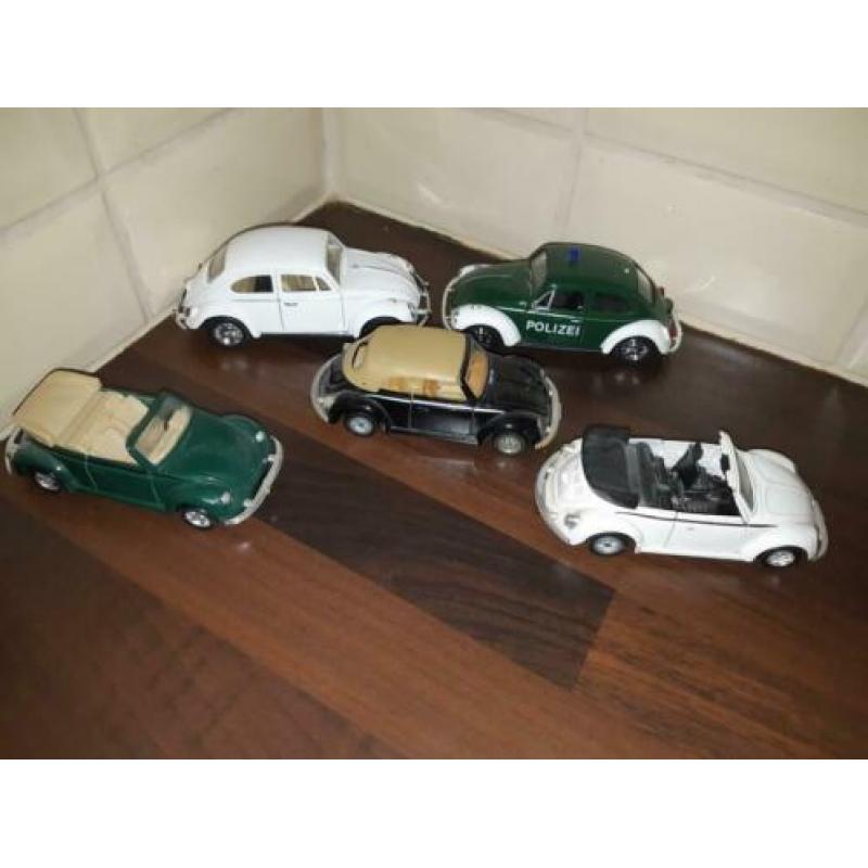 Vijf VW Volkswagen Kever Cabriolet Polizei