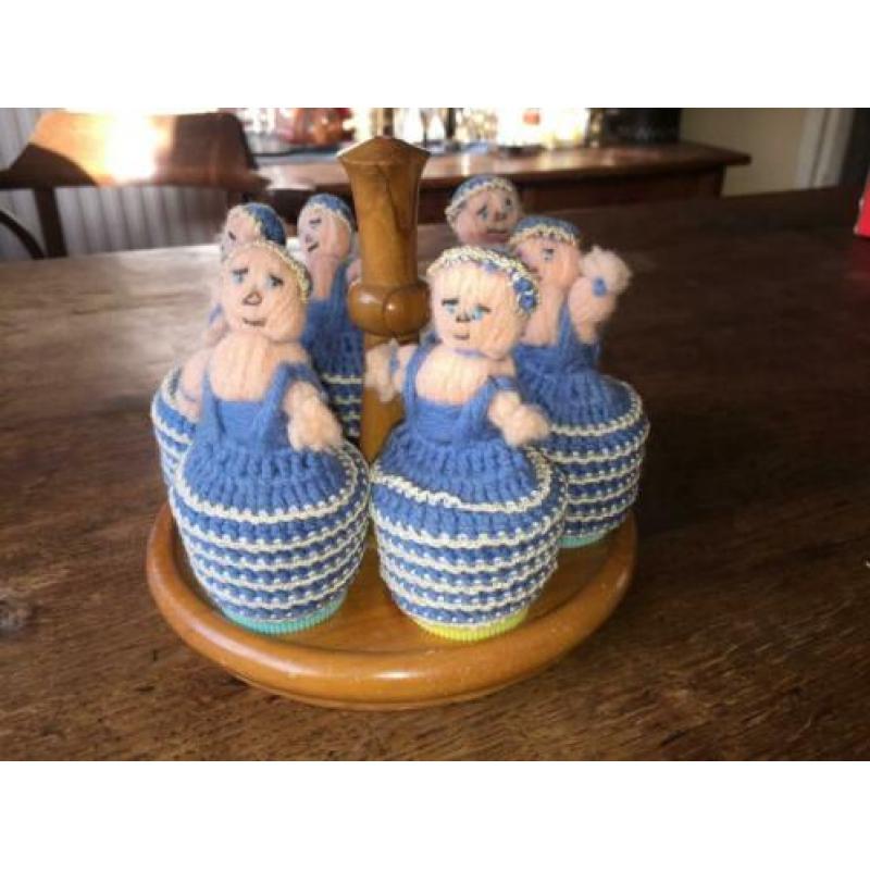 Vintage eierdop-setje met gehaakte poppetjes