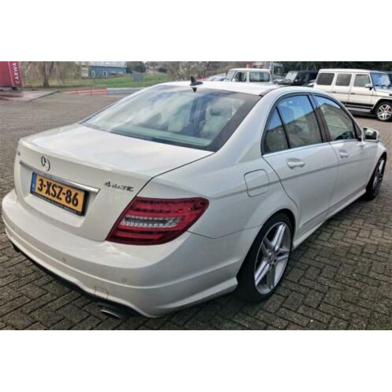 Mercedes-Benz 2012 C 300 4-WD | V6 | Navi | Parking