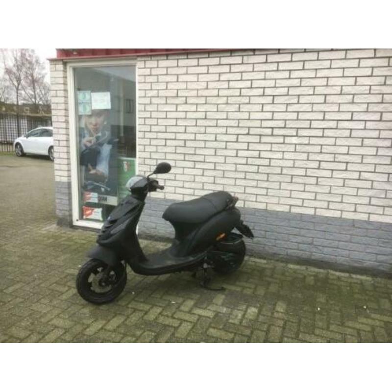 Gave piaggio zip sp 45km brom 4t mat zwart bj2016 4000km
