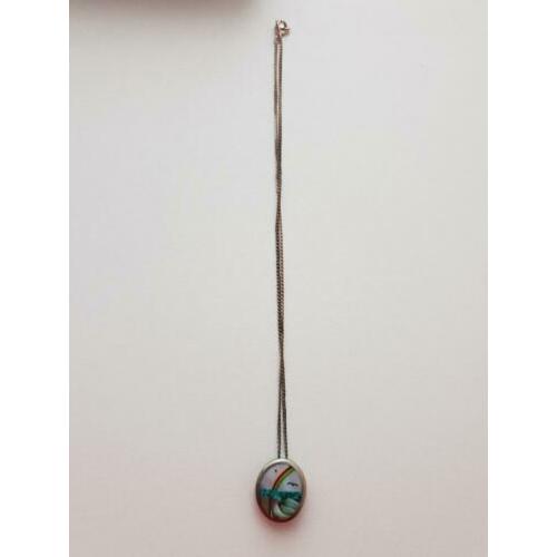 Zilverkleurige ketting met hanger/broche, 43 cm lang