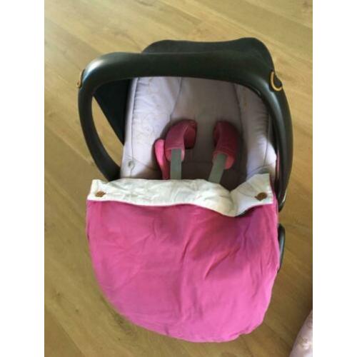 Maxi Cosi Pebble, roze, met bijpassende voetenzak en deken