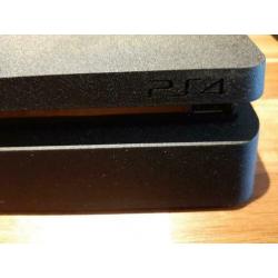 PlayStation 4. 3 maanden oud. Met 3 spellen en bon