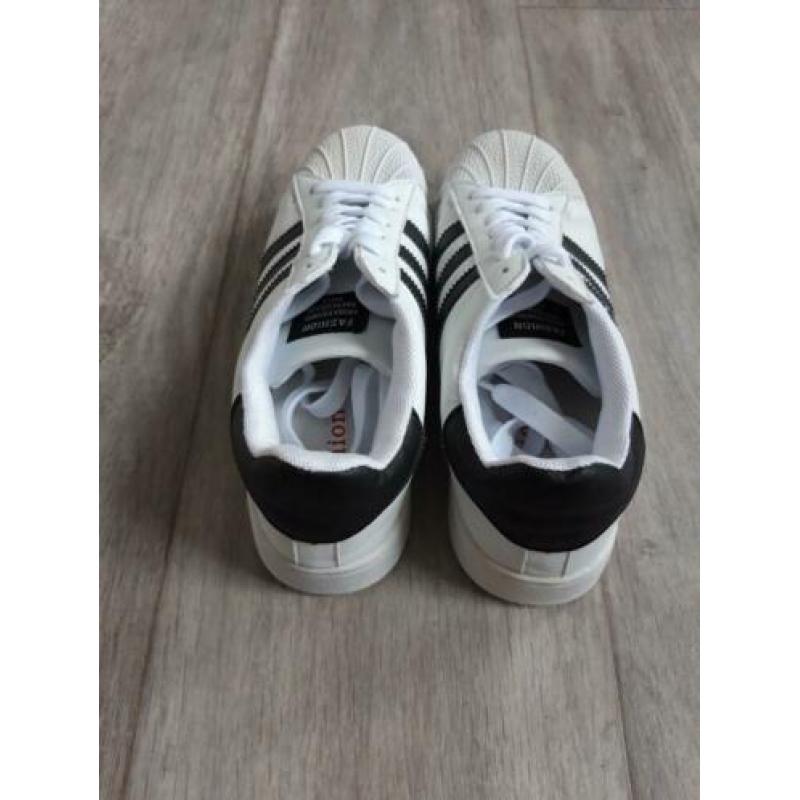 Witte sneakers maat 39 zo goed als nieuw