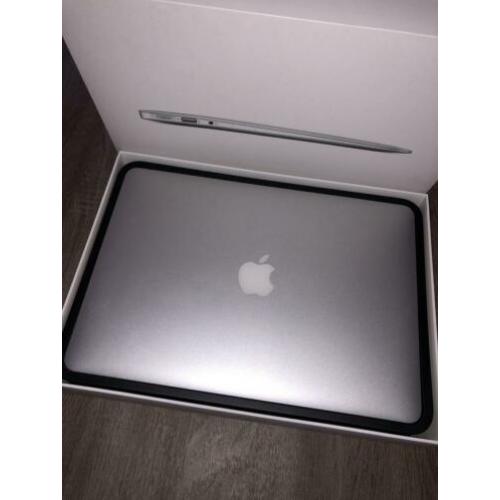Macbook Air (2017, 13 inch, 128 gb SSD)