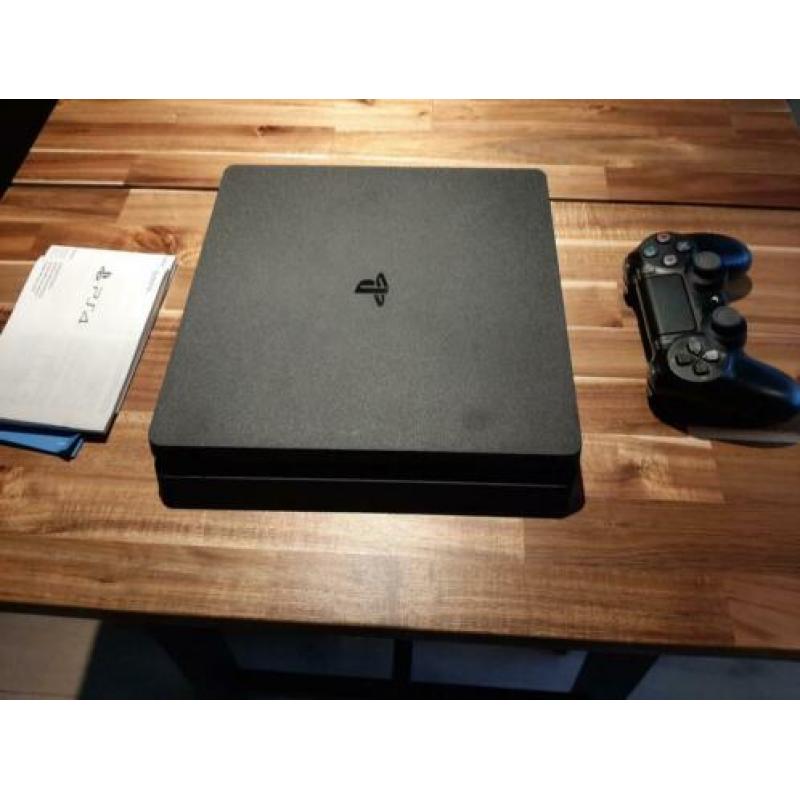 PlayStation 4. 3 maanden oud. Met 3 spellen en bon