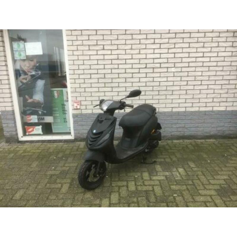 Gave piaggio zip sp 45km brom 4t mat zwart bj2016 4000km