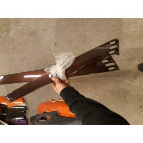 Set bruine zijskirts NIEUW Santini Capri Vespa Look AGM VX50