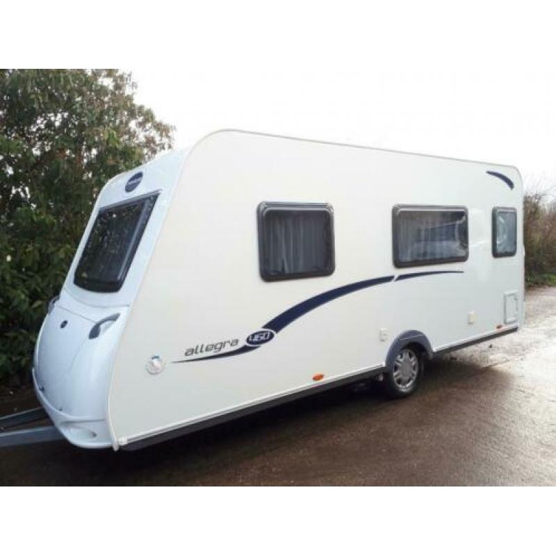 Caravelair Allegra 460 met queensbed, mover en voortent