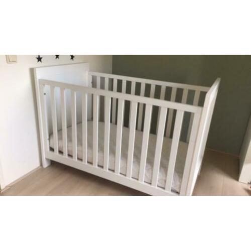 Bijna nieuw bopita wieg/ledikant met nieuw matras