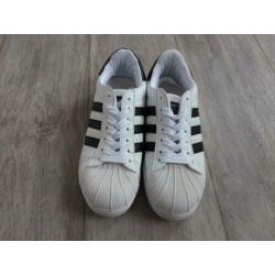 Witte sneakers maat 39 zo goed als nieuw