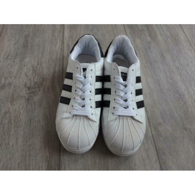 Witte sneakers maat 39 zo goed als nieuw
