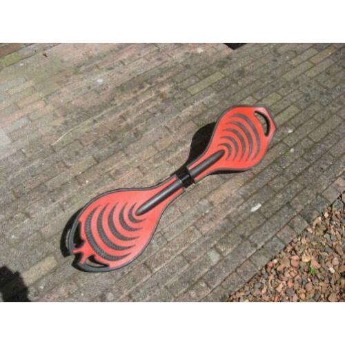 nieuw mooi rood turn board (wave board/skate board)