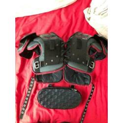 Schoulder Pads + Backplate , American Football