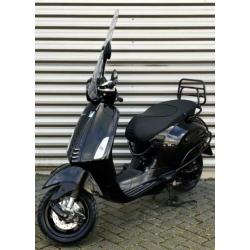 Mooie VESPA PRIMAVERA snor 2017 (Black on Black !) 2017