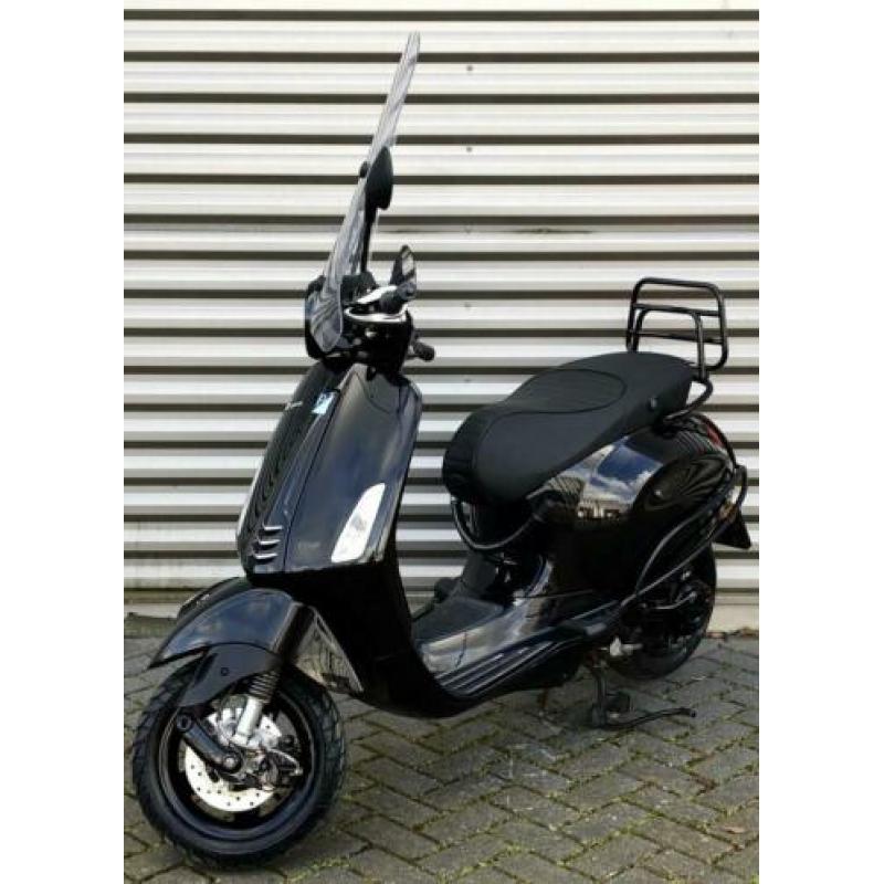 Mooie VESPA PRIMAVERA snor 2017 (Black on Black !) 2017
