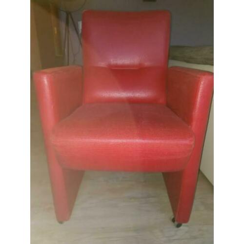 Te koop 4 leren stoelen rood 10 euro per stuk