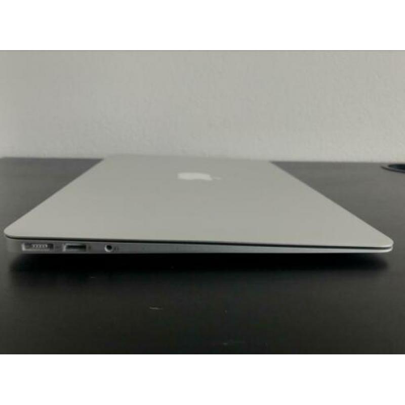 Macbook Air (2017, 13 inch, 128 gb SSD)