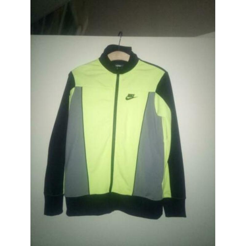 Wegens groei spurt te koop. Merkkleding