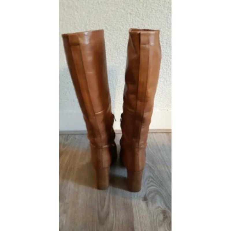 Mooie cognac bruine hoge laarzen