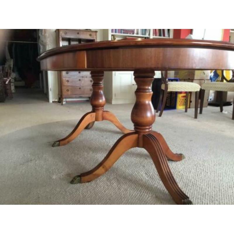 Klassieke eettafel (heldense tafel)