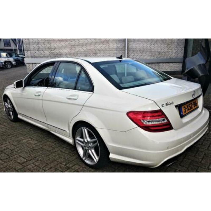 Mercedes-Benz 2012 C 300 4-WD | V6 | Navi | Parking