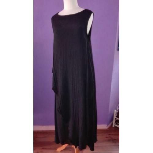 lange zwarte jurk met losse flap aan de voorkant (XXL)