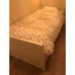 TiVo tienerbed met bedlade