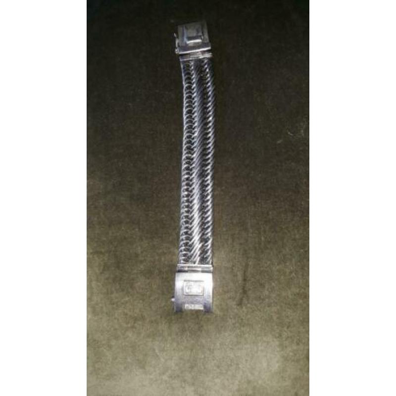 Buddha to buddha armband Edwin.