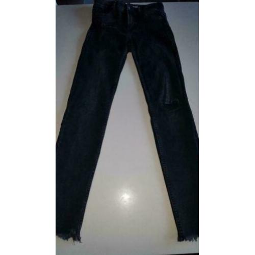 Mooie stoere skinny grijs/zwart van de Bershka maat 34.