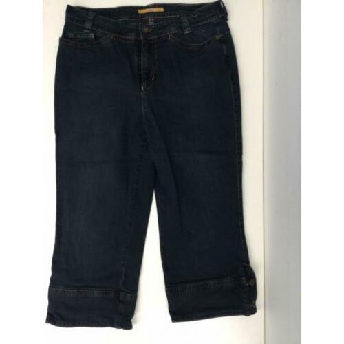 MAC blauwe spijkerbroek tot net over de knie, maat 42