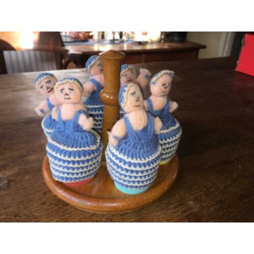 Vintage eierdop-setje met gehaakte poppetjes