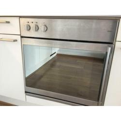 Zeer complete keuken voorzien van alle inbouwapparatuur