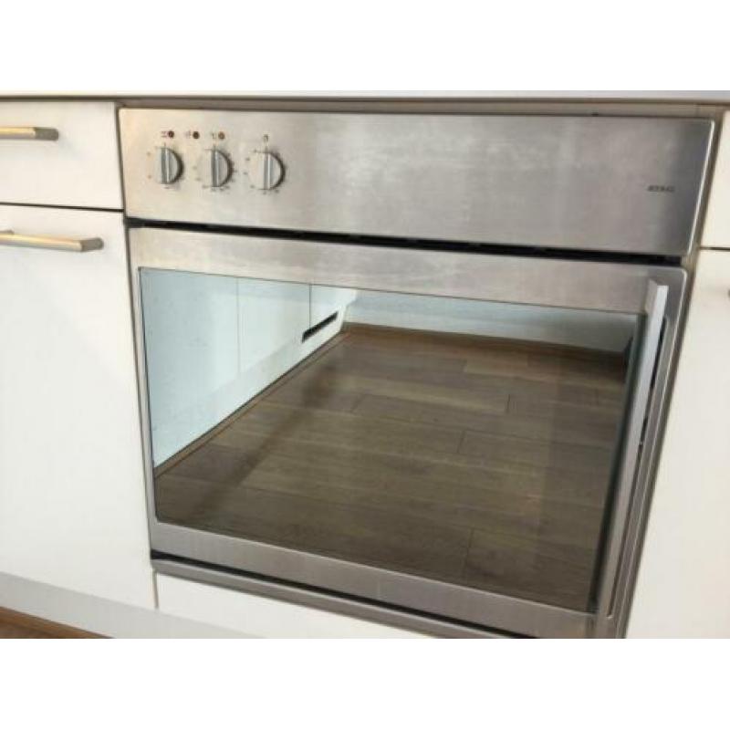 Zeer complete keuken voorzien van alle inbouwapparatuur