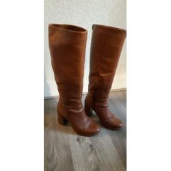 Mooie cognac bruine hoge laarzen
