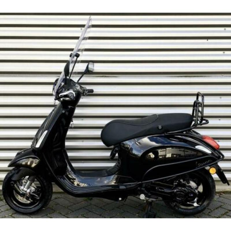Mooie VESPA PRIMAVERA snor 2017 (Black on Black !) 2017