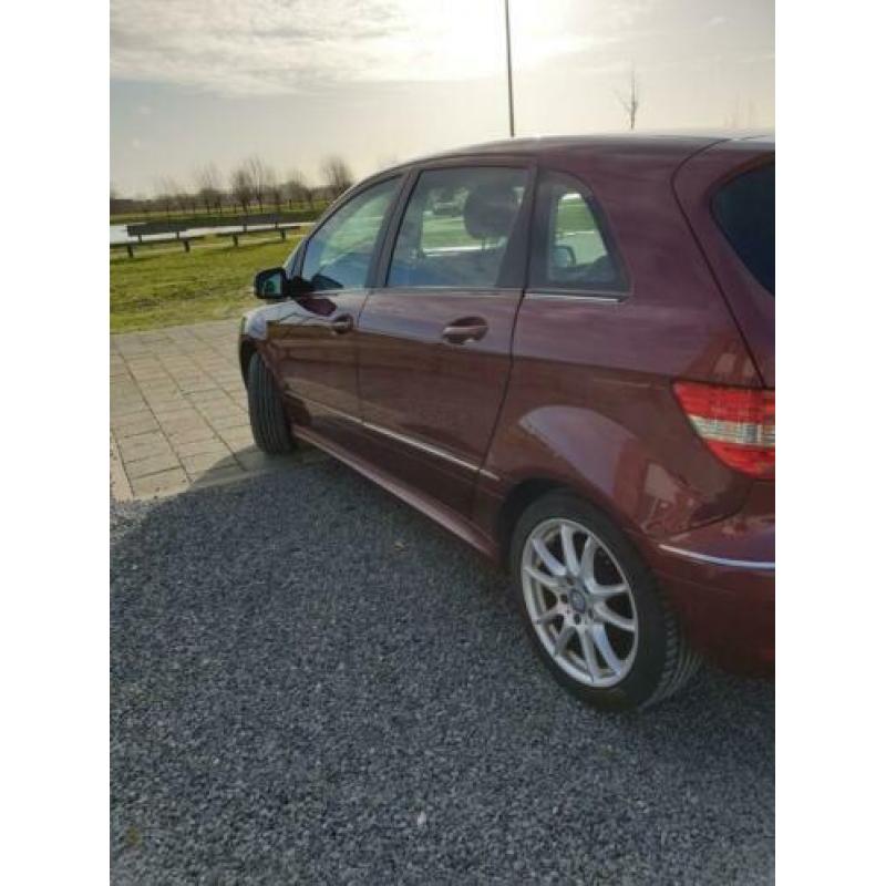 Mercedes B-Klasse B160 2011 Bordeaux Automaat APK APR 2011
