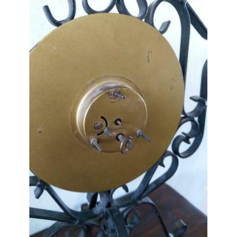 Vintage retro klok(wekker) turquoise op zwart metalen voet