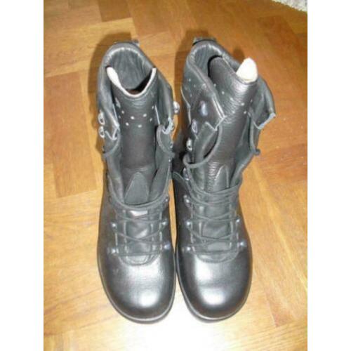 Te koop paar nieuwe militaire laarsen